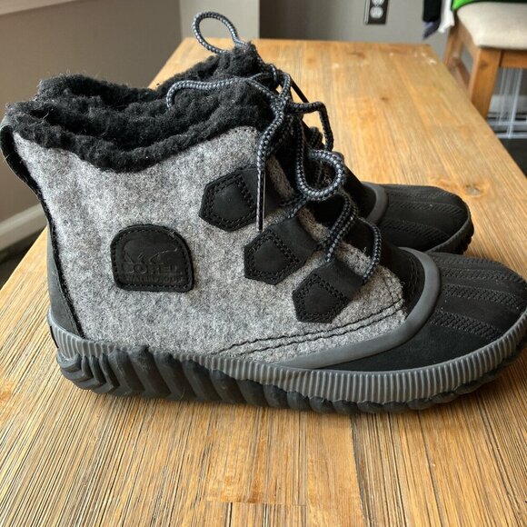 Sorel Gray and Black Ankle Boots - Picture 1 of 6